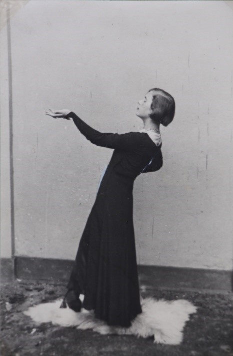 Alice 1932 expressive dance