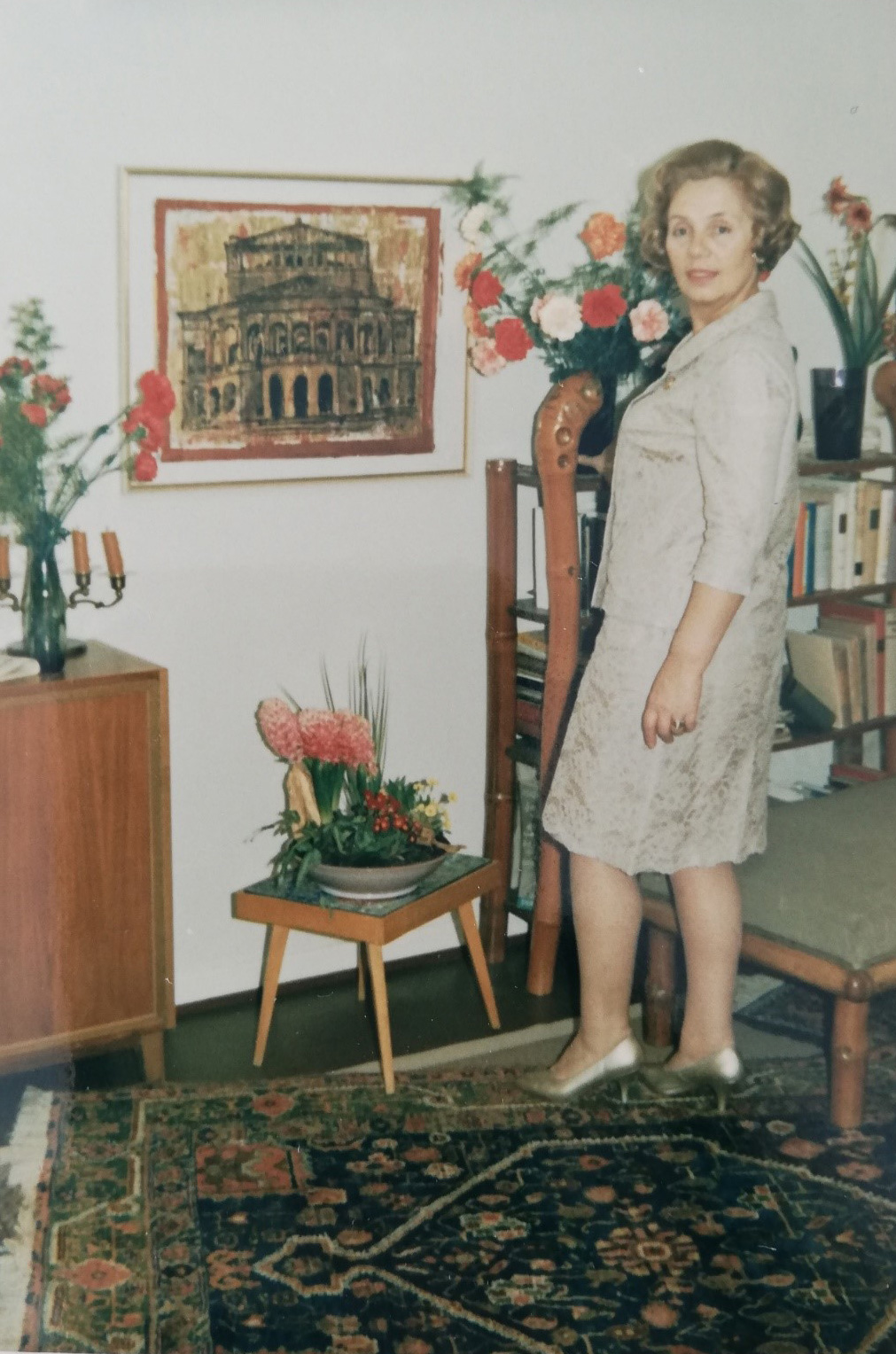 Alice Pairan in her home in Frankfurt, 1966